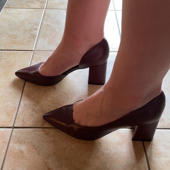 New with Tags Burgundy Marc Fisher Heels - Picture 2 of 5